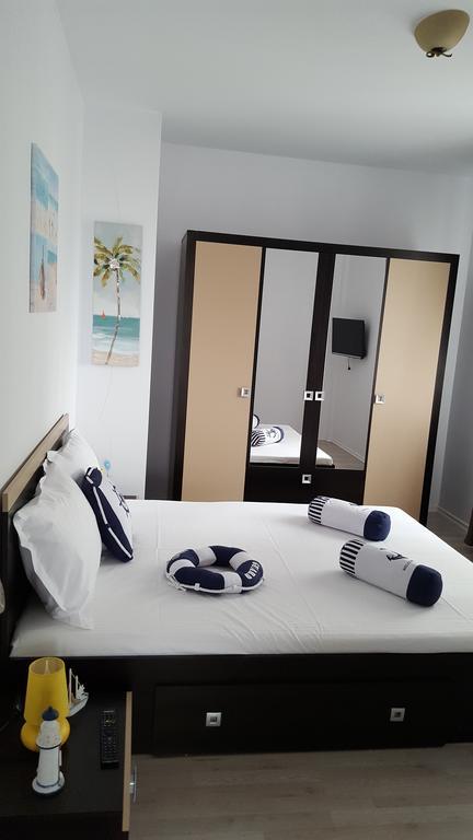 Alex Apartments Navodari Bagian luar foto
